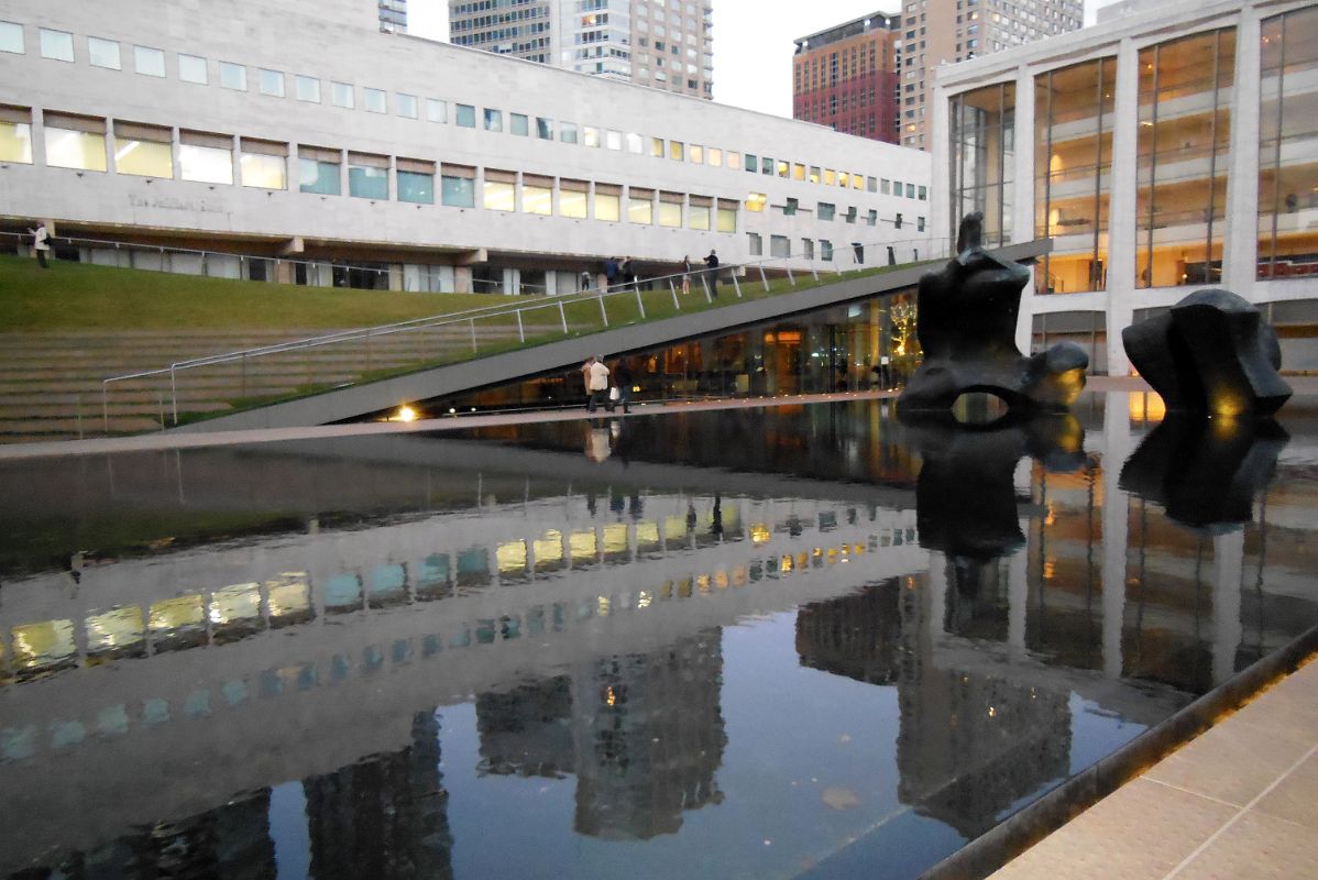 10-3 Reclining Figure By Henry Moore In Paul Milstein Pool And Terrace With Julliard School Behind At Lincoln Center New York City